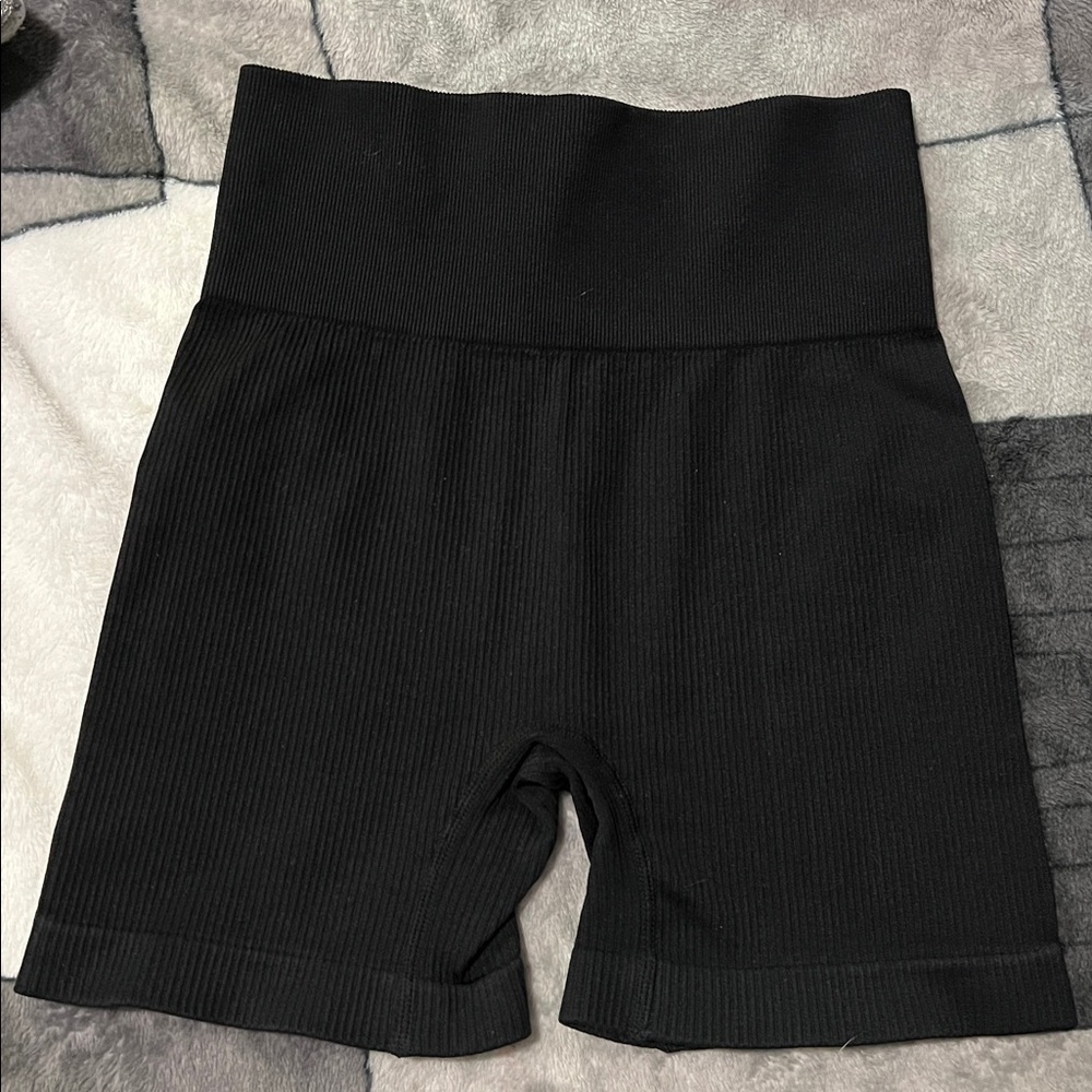 OQQ Black Ribbed High-Waisted Shorts Size Small